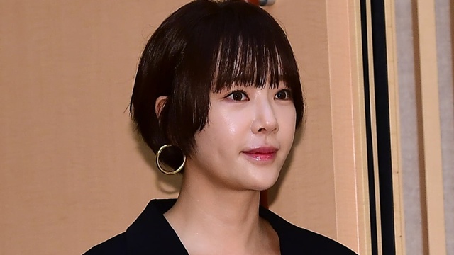 '43억 횡령 코인 투자' 황정음, 광고 노출 중단