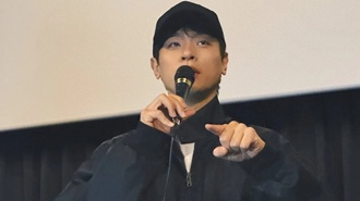 박정민, ♥화사와 또 핑크빛 …선물받은 옷 입었다