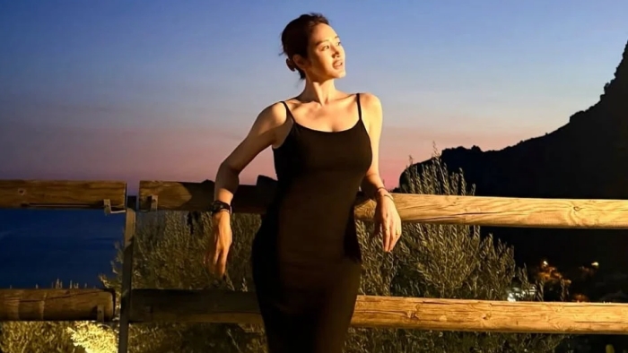 '56세' 김혜수, 독보적 몸매 무슨 일