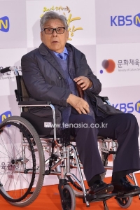 실검보고서, 구봉서, 휠체어 탄 원로 코미디언의 뭉클한 후배 사랑