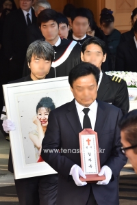 故김자옥 마지막 가는 길, 동료들 뜨겁게 울었다 "가지마, 가지마"