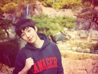 정해인, 수수한 모습의 일상 공개 '훈남 선배의 정석'