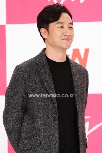 엄태웅, "현실의 나와 비슷한 모습 연기할 수 있어 좋다"