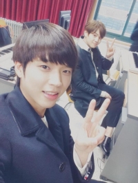 남우현 양요섭 14학번 동기 인증샷, 차분한 머리에 코트까지 '시밀러룩?'