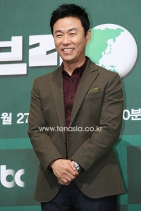 이영돈PD "첫 예능 도전…매일 매일이 어색하다"