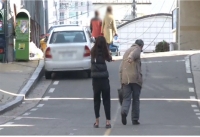 '꽃거지 소녀', 밧줄에 묶인 채 끌려다녀…영재였던 소녀가 왜?
