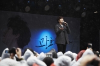 규현, '광화문에서' 1위 공약 실천, 게릴라공연에 시민 환호