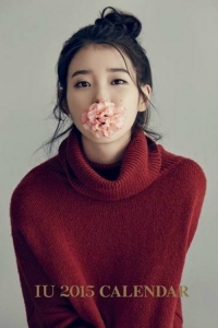 아이유, 달력 이미지 공개 '삼촌팬 마음 사로잡는 깜찍함'