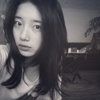 수지, 청순 셀카 공개 '긴머리 5년만에 싹뚝'