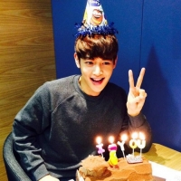 샤이니 민호, 스물네 번째 생일맞이 인증샷 '훈대딩의 정석'