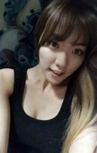 헬로비너스 라임, 침대 셀카 공개..청순 미모에 반전 글래머