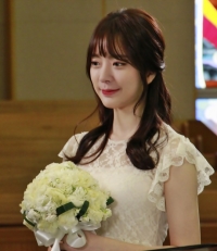 달샤벳 아영, 순백의 웨딩드레스 자태 공개 '수줍 미소'
