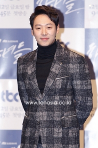 사극에서 또 사극으로 김동욱, 장르보다 로맨티스트 캐릭터가 낯설다
