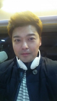 전현무, 시청역 5번 출구서 라디오 생방+프리허그 진행