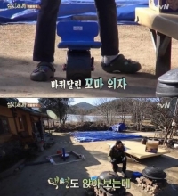 '삼시세끼' 이서진-옥택연, 꼬마 의자 등장에 "아궁이 두 개 커버 가능" 함박 웃음