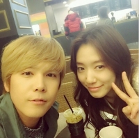 박신혜 이홍기, 다정 셀카 공개... '피노키오'-'모던파머' 만났네