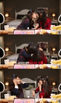 레인보우 지숙-현영, 방송 중 돌발키스? 장난기 넘치는 비글미