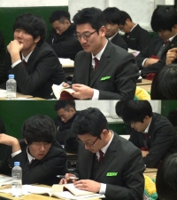 '학교 다녀오겠습니다' 바비킴, 사전 들고 다니며 열공
