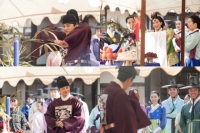 '왕의 얼굴' 반전의 혼례식 비하인드 사진 공개