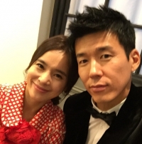 션, 아내 정혜영과 다정 셀카 "지금은 연애 중"