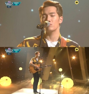 '엠카운트다운' 김필, 매력적 음색 돋보이는 데뷔 무대 '스테이 위드 미'