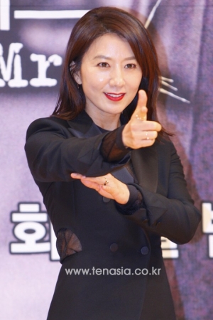 &#39;미세스 캅&#39; 김희애, 우아함 버리고 땀범벅 형사로 돌아왔다(종합)