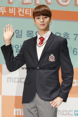'투비컨티뉴드' 아스트로 차은우, "정겨운 선배님, 에너지 넘친다고 칭찬"