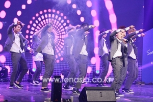 [TENPHOTO] 세븐틴, 눈을 뗄 수 없게 만드는 퍼포먼스 (보이즈 비)