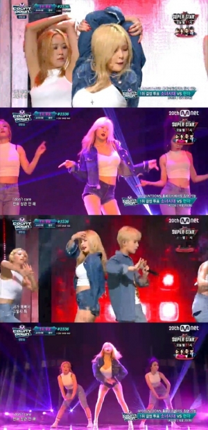 '엠카운트다운' 현아, 청청패션 소화하며 섹시 카리스마 발산 '잘나가서 그래'