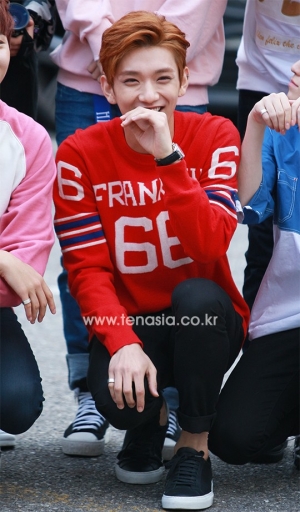 [TENPHOTO] 세븐틴 조슈아, '외모가 참 고급지네~' (뮤직뱅크 출근길)