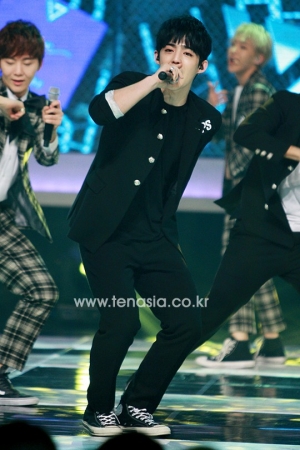 [TENPHOTO] 세븐틴 에스쿱스, 소녀팬들 환호케 하는 파워 남성미 (쇼챔피언)