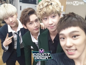 '엠카운트다운' 세븐틴, 초롱초롱 눈빛의 대기실 셀카 공개!