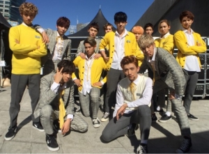 세븐틴, 한글날 기념 '뮤직뱅크'서 한글 이름표 달았다 "개념돌 등극!"