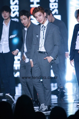 [TENPHOTO] 세븐틴 조슈아, '귀공자 외모가 무대 위에서 더욱 빛나네' (더 쇼)