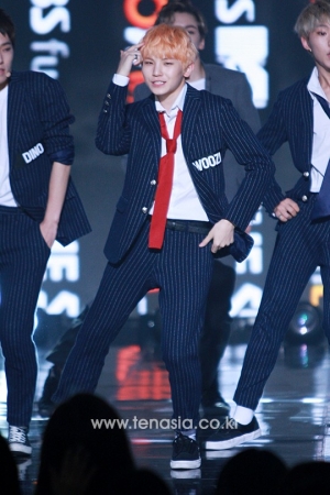 [TENPHOTO] 세븐틴 우지, '눈길 끄는 귀여운 외모' (더 쇼)