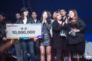 2015 올해의 헬로루키는? 에이퍼즈 수상