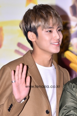 [TENPHOTO] 세븐틴 민규, 여심 사로잡는 심쿵 미소 (어린왕자)