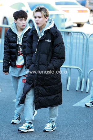 [TENPHOTO] 세븐틴 버논, 이른 아침에도 감출 수 없는 잘생김 (아육대 출근길)