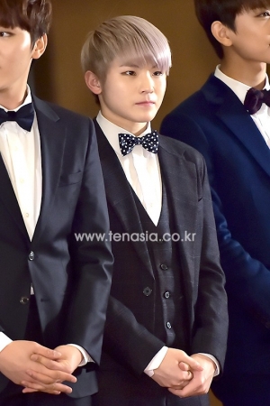 [TENPHOTO] 세븐틴 우지, 누나들 마음 집중공략하는 꼬마왕자님(골든디스크 시상식)