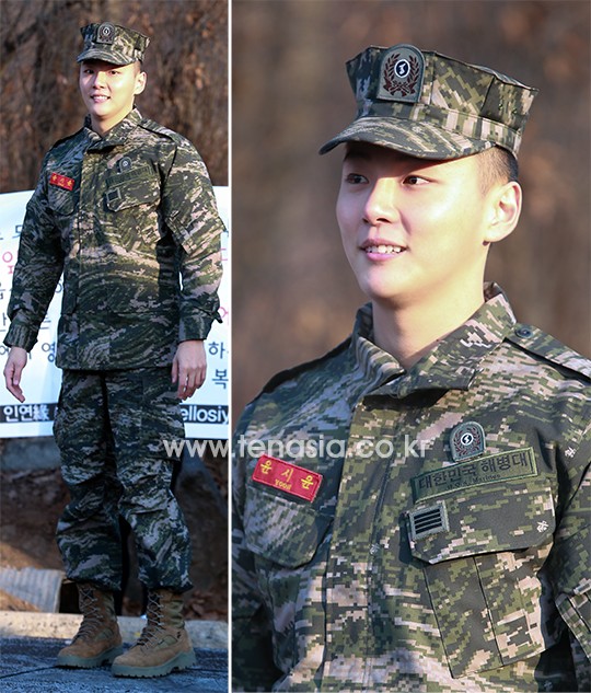 윤시윤, '전역을 명 받았습니다'…사진으로 보는 눈물의 전역 현장