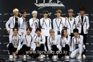 세븐틴, "오늘(14일) 콘서트에서 팬클럽 이름 공개 예정"