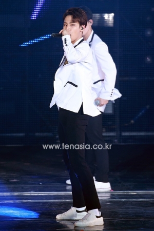 [TENPHOTO] 세븐틴 민규, 감탄이 절로 나오는 핫바디 (세븐틴 콘서트)