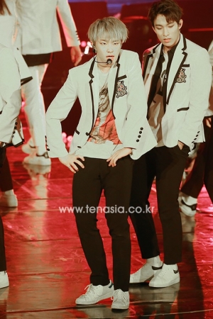 [TENPHOTO] 세븐틴 호시, 관객을 압도하는 치명적 섹시미 (세븐틴 콘서트)