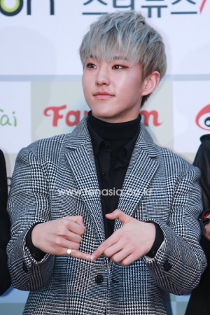 [TENPHOTO] 세븐틴 호시, 엄마미소 지어지는 햄스터 미모 (가온차트)