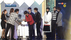 '가온차트' 빅스, 올해의 퍼포먼스 상 수상 "별빛 사랑해요"