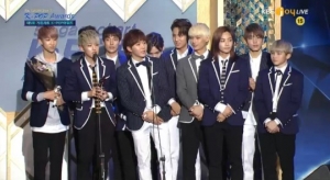 '가온차트' 세븐틴, 월드루키 등극 "팬 여러분 덕분에 빛나"