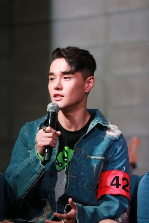 [TEN 현장] 딘의 음악성, 정체성, 그리고 '독보'