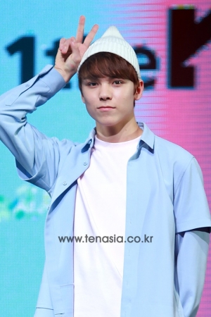 [TEN PHOTO] 세븐틴 버논, 조각이 따로없네 (러브레터)