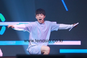 [TEN PHOTO] 세븐틴 디노, 누가봐도 막내..'귀여워 죽겠네' (러브레터)