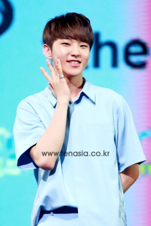 [TEN PHOTO] 세븐틴 호시, 데려다 키우고 싶은 귀여운 외모